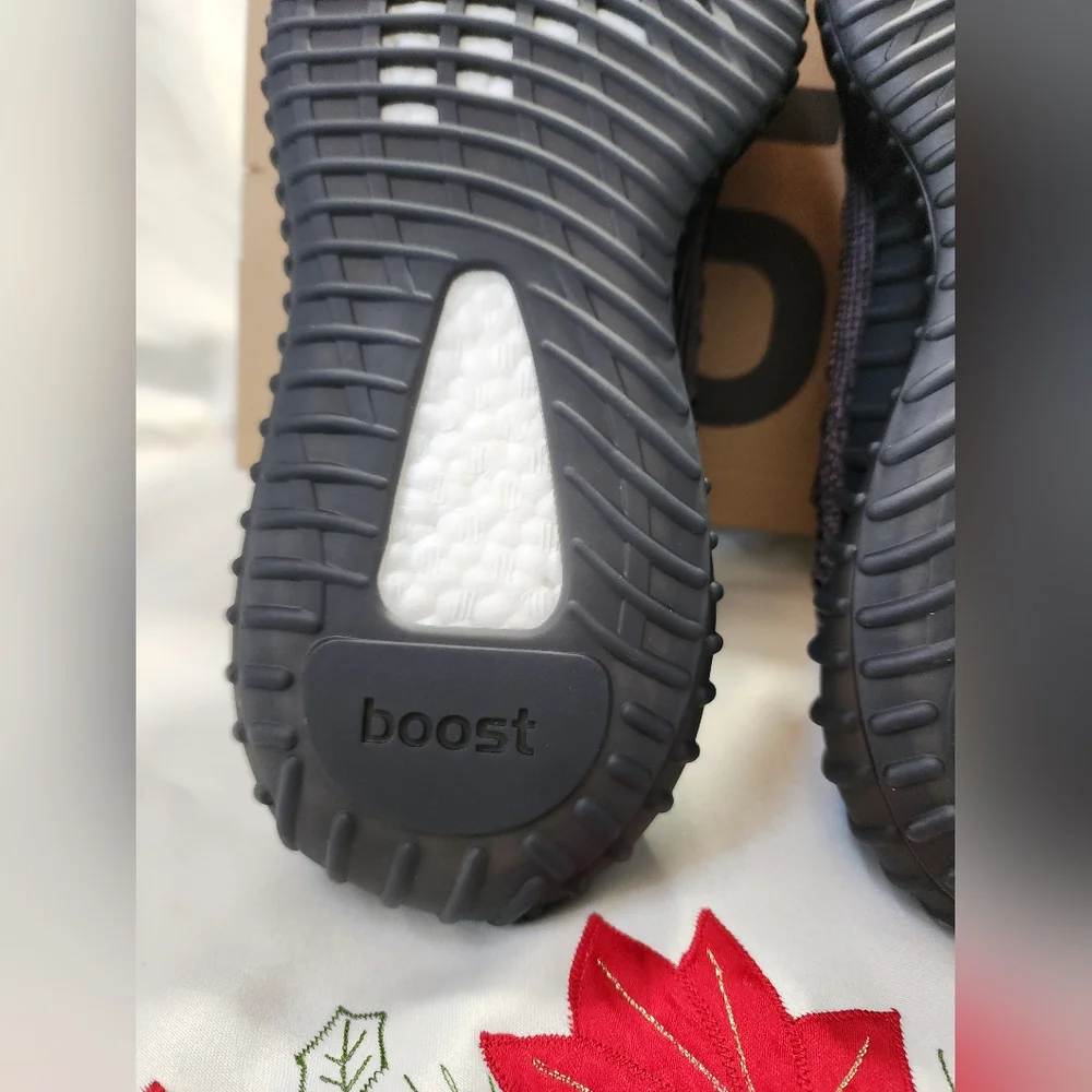 Adidas Yeezy Boost 350 V2
CMPCT Slate Carbon Size 8.5 Men's - Picture 9 of 16